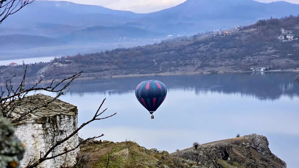 Romantic hot air balloon flight for two over Pchelina Reservoir