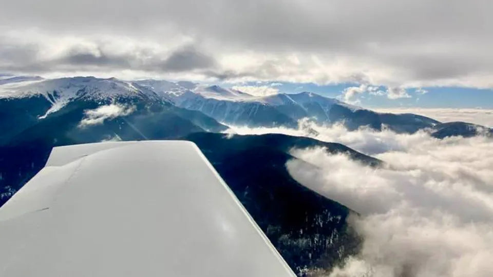 Heated airplane for a smooth winter mountain flight lesson