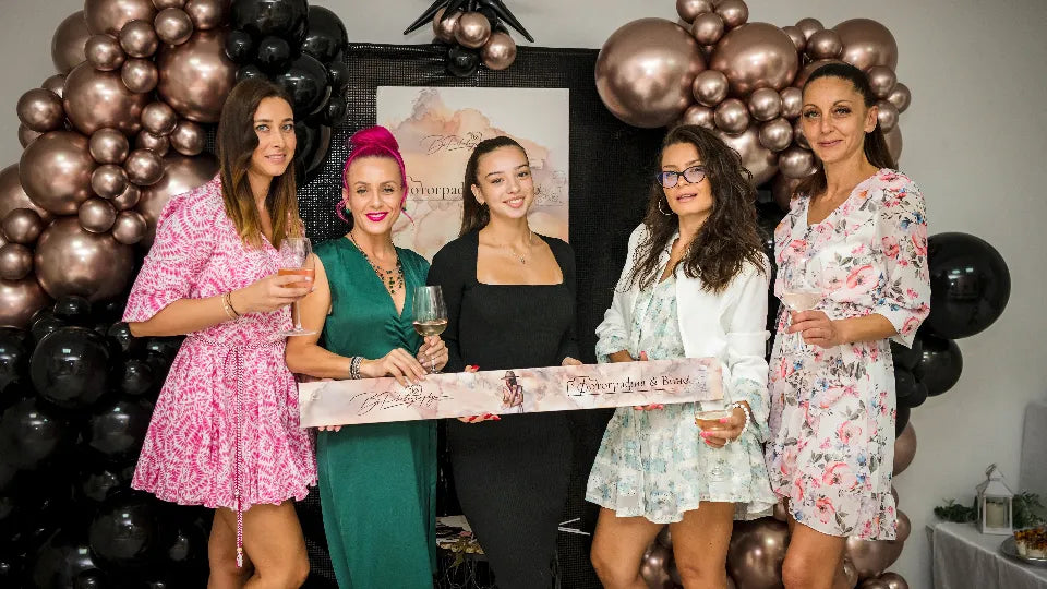 Social media posing and photo tips during event – Sofia