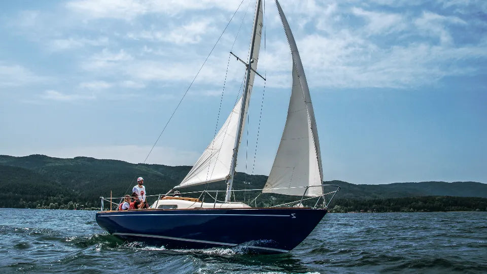 Sailing yacht with skipper on Lake Iskar, private experience
