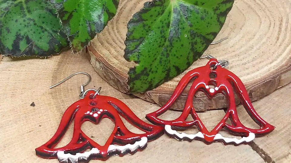 Art workshop: hand‑painted jewelry on wooden bases in Sofia