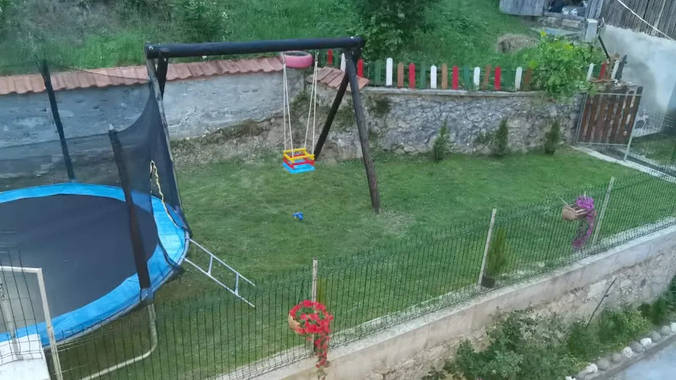 Приключенски уикенд за семейство с джип сафари в Родопите Приключенска почивка