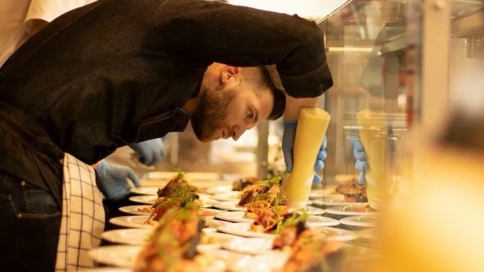 Street food burger masterclass in Sofia – baking buns and sauces