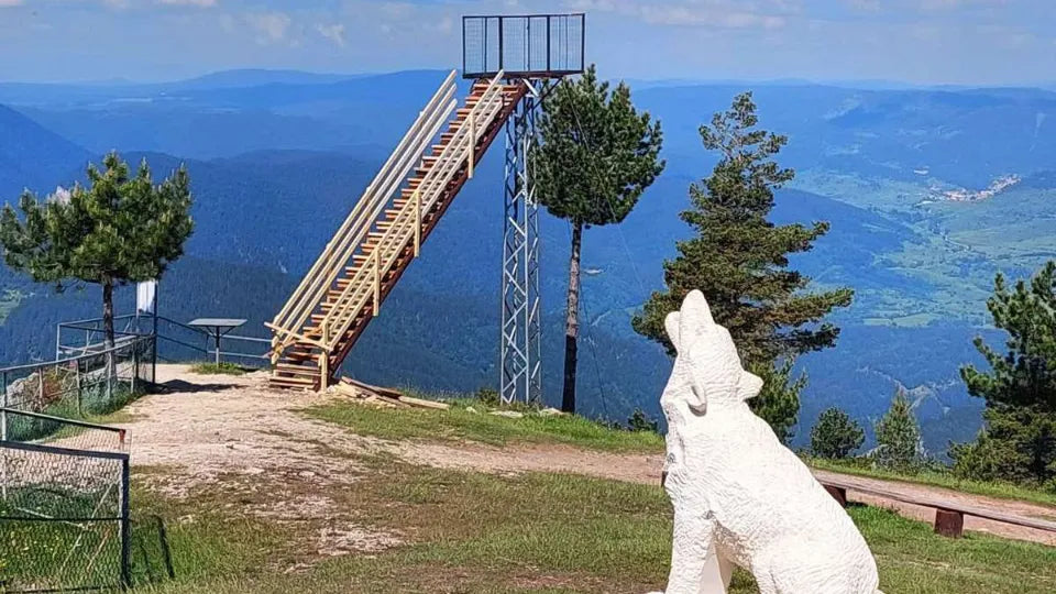 Off-road jeep tour to Wolf Stone viewpoint near Yagodina