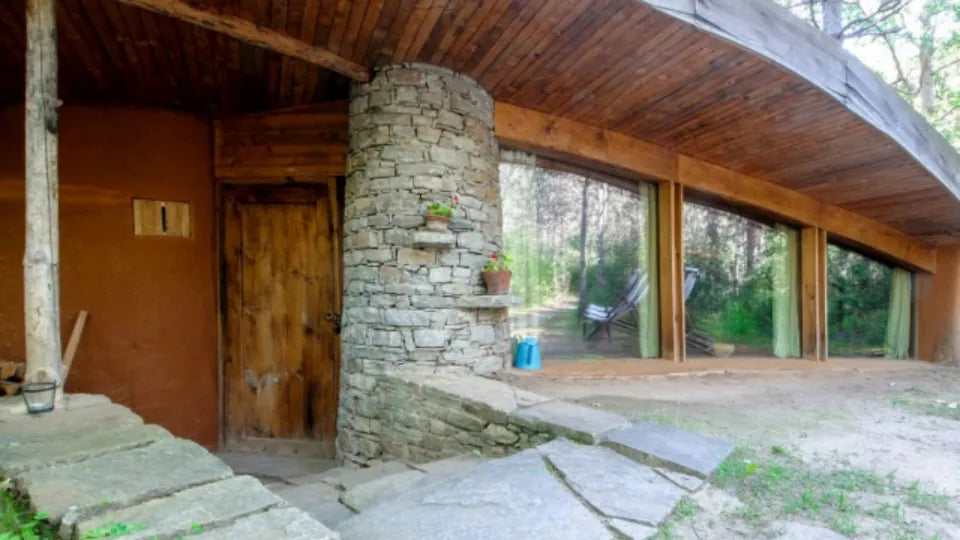 Voucher for a two-night stay for two at Shell House, Gaitaninovo