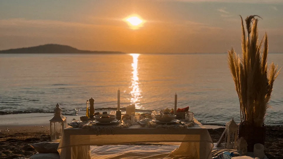 Романтичен пикник за двама на брега на морето по залез ваучер