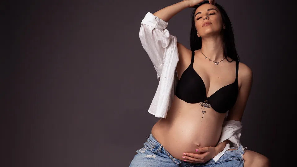 Black and white maternity studio portrait, Sofia