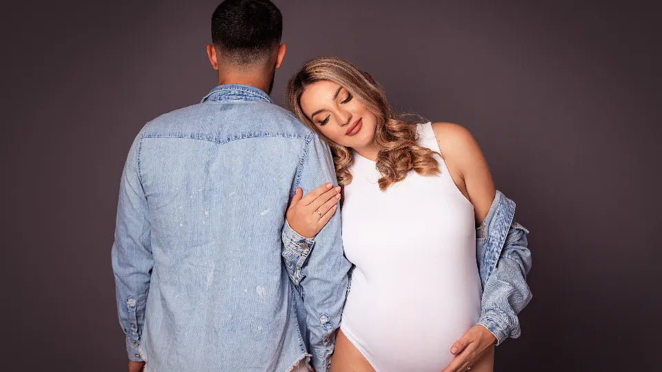 Професионална студийна фотосесия за бъдеща майка ваучер