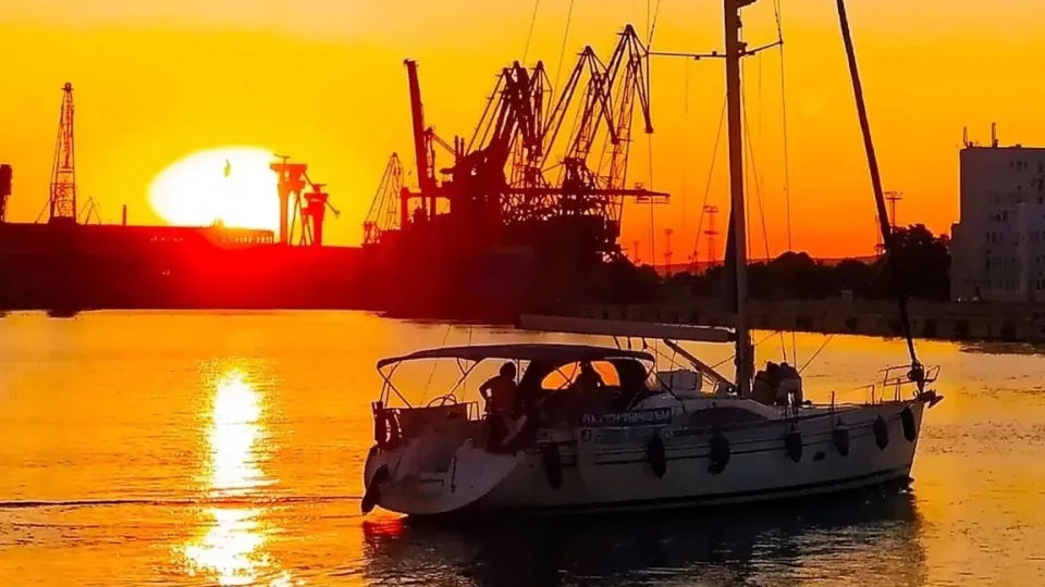 Private 2-hour yacht cruise in Varna Bay with crew and drinks