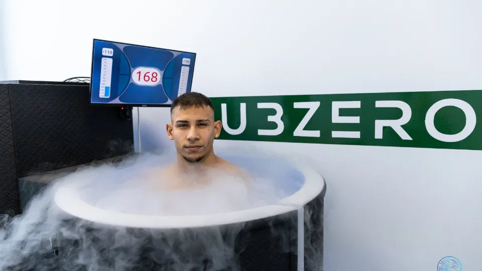 Body cold therapy session in a cryo chamber