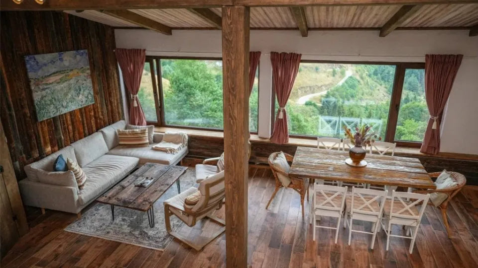 The Barn Apartment Chepelare – living room with fireplace