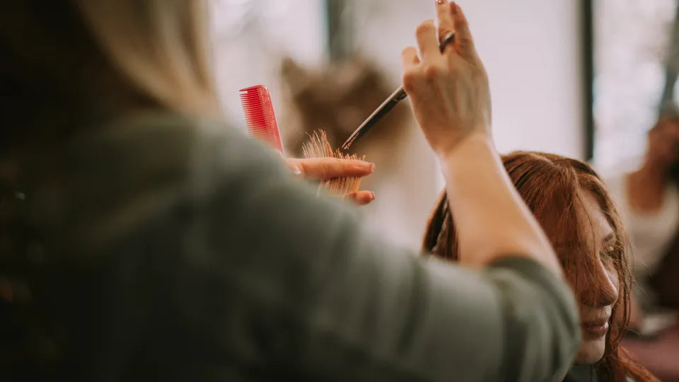 Дамско подстригване със сешоар ваучер