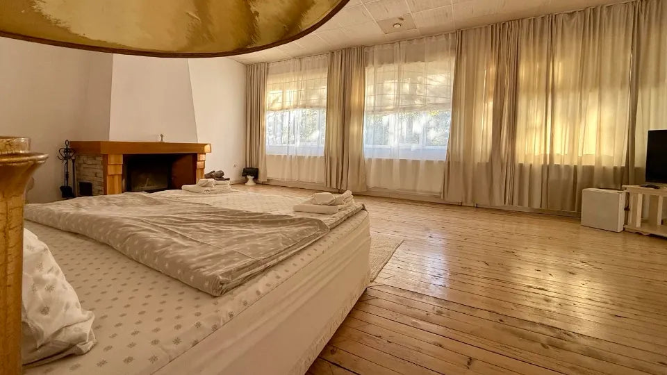 Details of a cozy L‑type room – Karpachevo stay