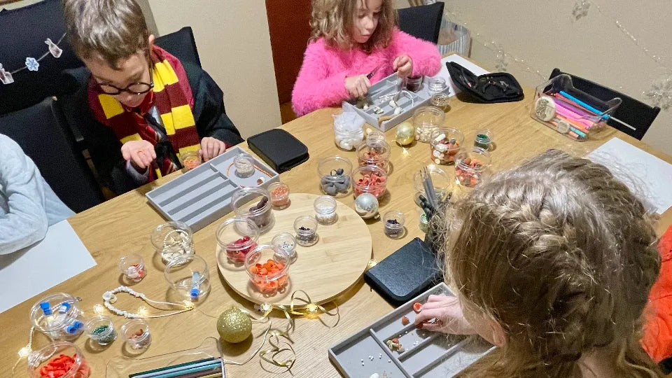 Творческа работилница за деца – бижу или картина с коприна ваучер