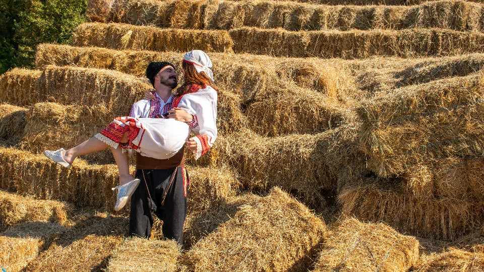 Професионална фотосесия с коне и народни носии район Своге