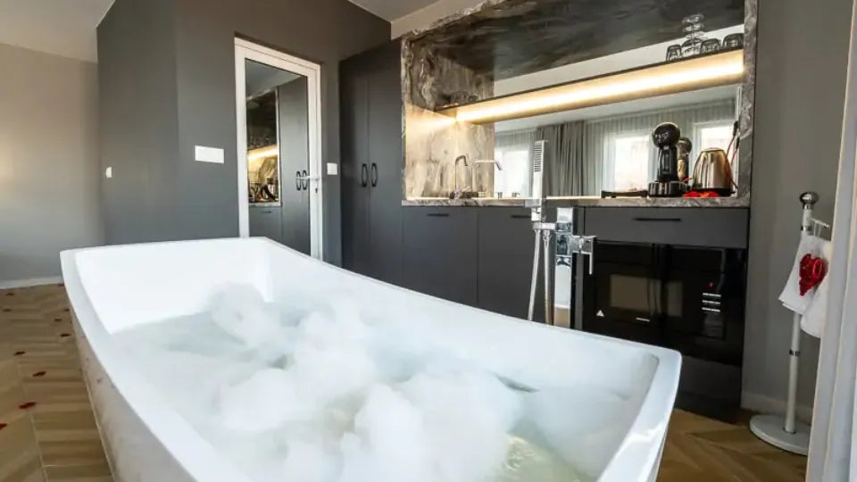 Thermal zone with jacuzzi at The House, Velingrad