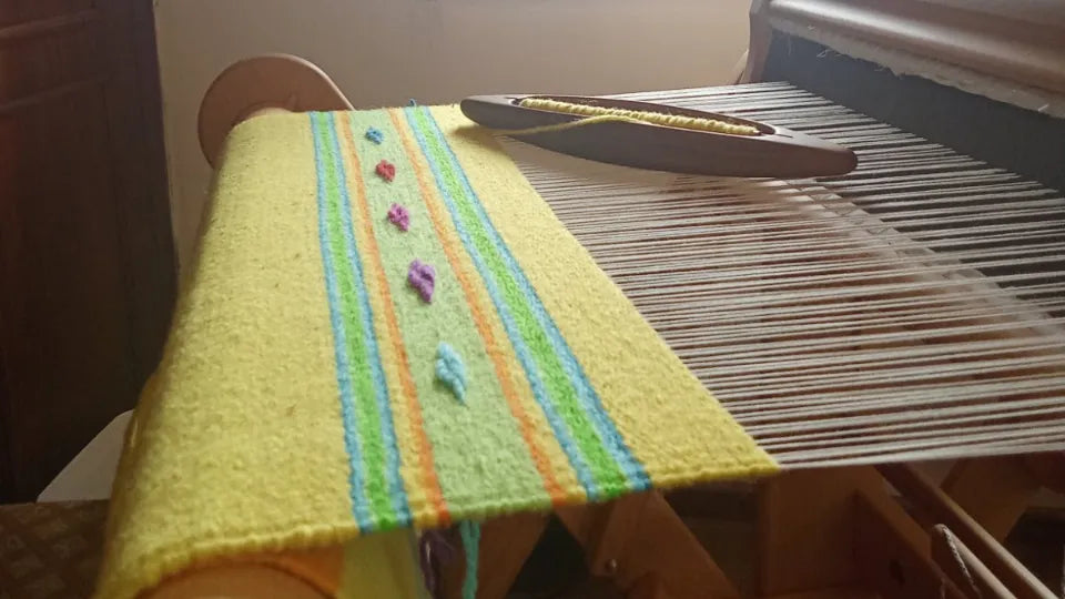 Нишки и вдъхновение: работилница по тъкане Творчество и нови умения