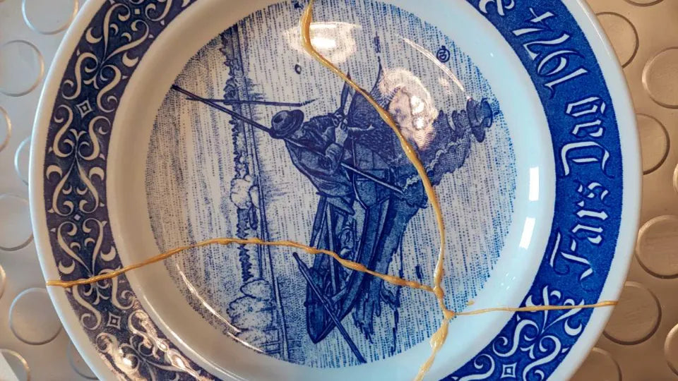 Close-up of gold lines on porcelain – kintsugi class Veliko Tarnovo