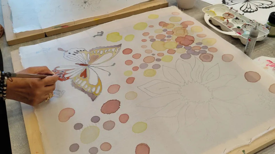 Color blending on silk fabric during the workshop