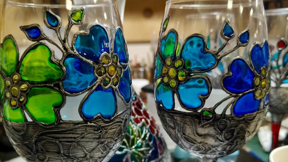 Wine glass painting workshop in Veliko Tarnovo – hand‑painted glass
