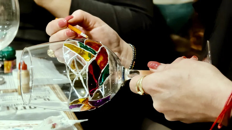 Glass contour and color blending details during workshop in Veliko Tarnovo