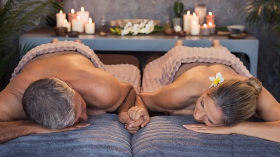 Back massage for two with warm cocoa butter – cozy spa setting