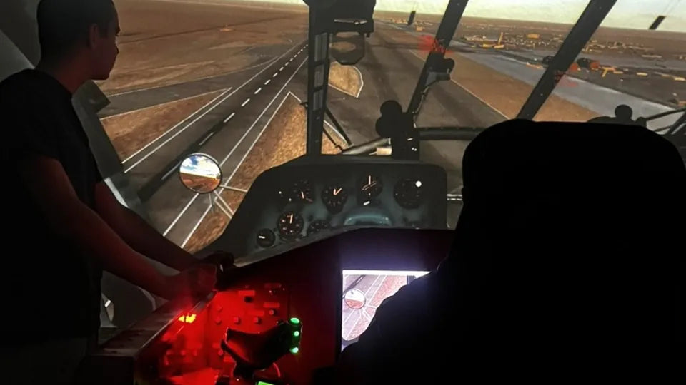 4‑meter panoramic screen in helicopter simulator