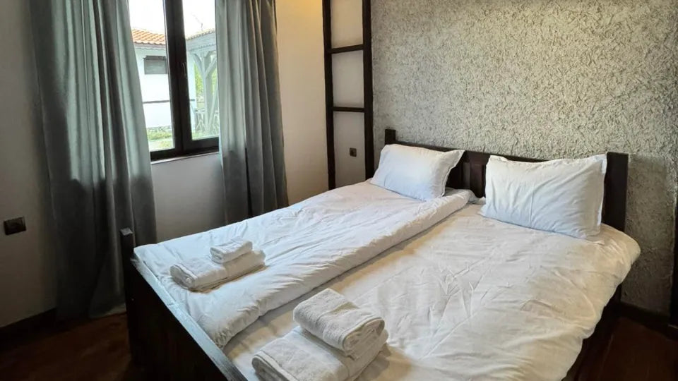 Bedroom with quality mattress, Gorno Bryastovo guest house
