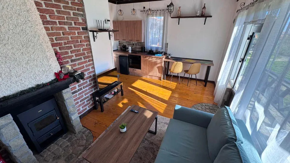 Fully equipped kitchen in a Gorno Bryastovo guest house