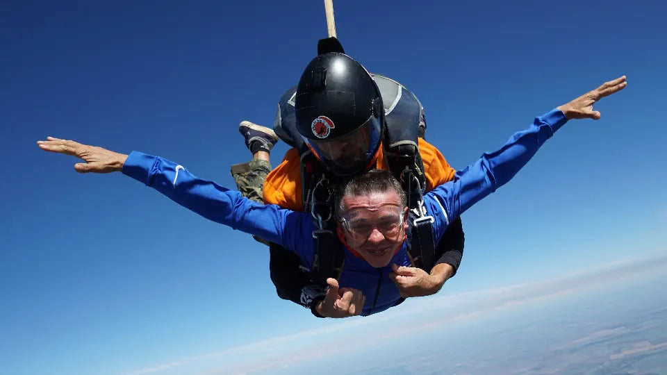 Скок с парашут Летище Сапарева баня Любов на висота: 2 тандемни скока с парашут - София