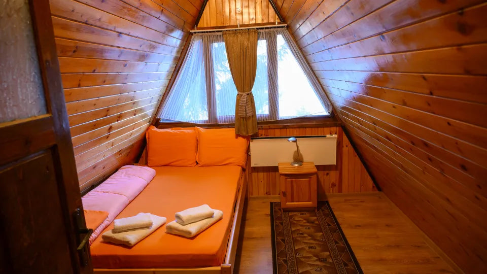 Upper-floor bedrooms in Villa Kalina – sleeps up to six by Dospat Reservoir