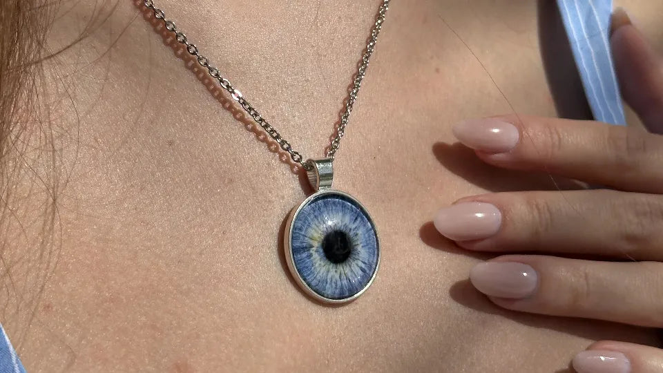 Iris jewelry in Sofia – pendant with your iris