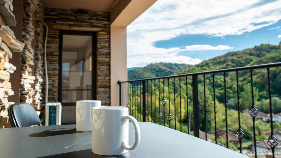 Double room with balcony and Balkan mountain views in Tryavna