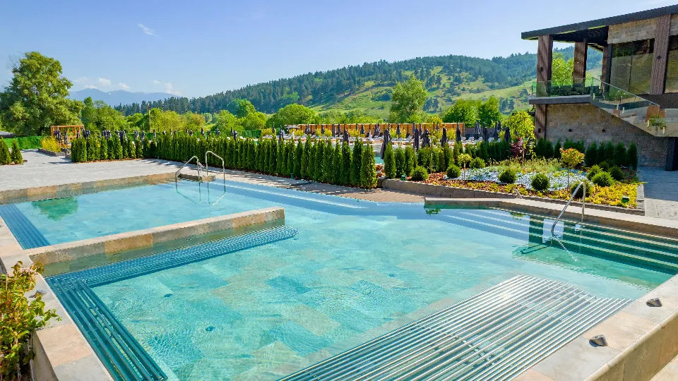 Outdoor mineral pool with Pirin views at Pulse Therme Banya