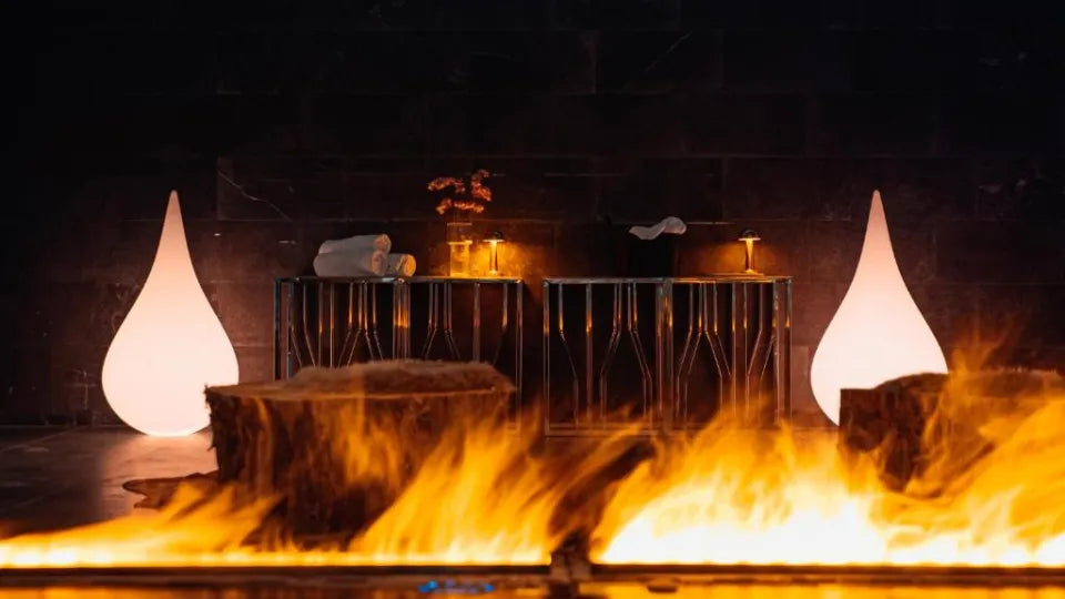 Alpine relaxation lounge with fireplace at Pulse Therme Bansko