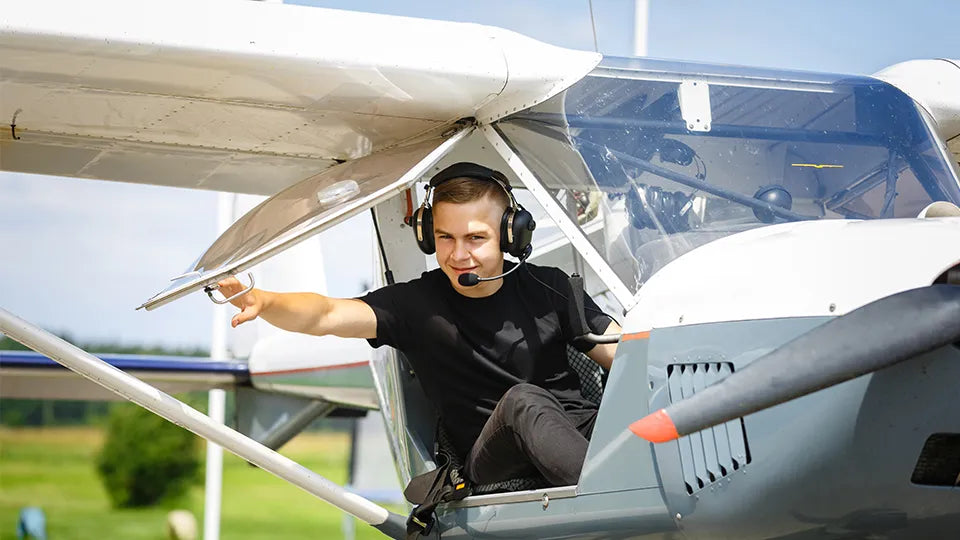 Flight lesson near Sofia in a two-seat ultralight aircraft